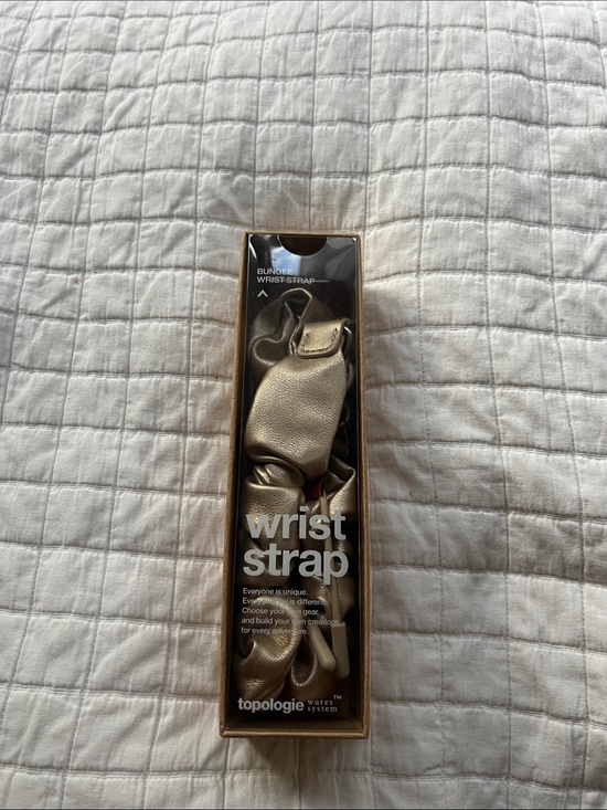 Topologie Accessories - Topologie Gold Synthetic Leather Bungee Wrist Strap